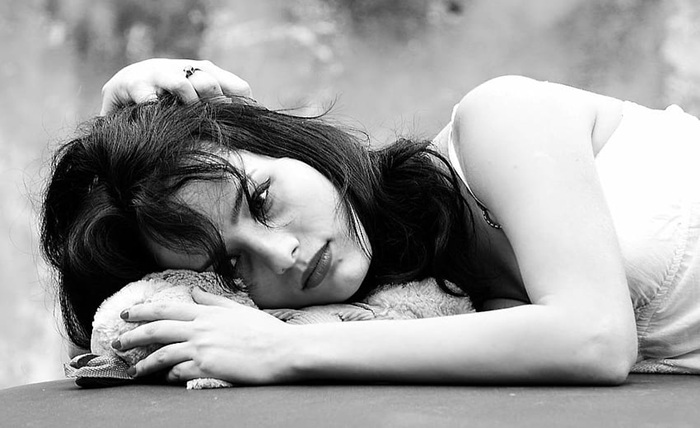 hurt sad cry girl dp